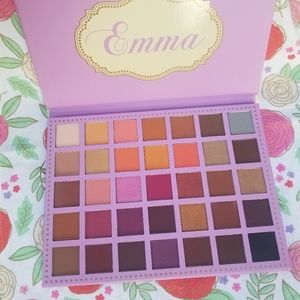 Makeup eyeshadow palette